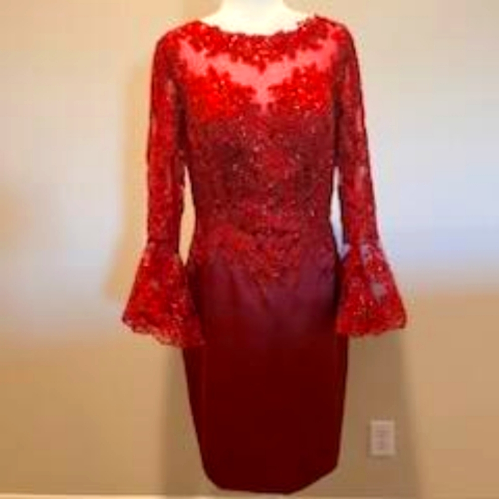 Beautiful Formal Dress Size 14 Burgundy